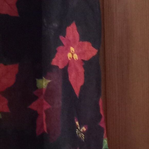 Poinsettia Full circle scarf - Picture 5 of 5